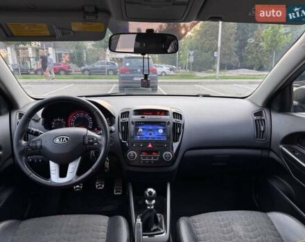 Серый Киа Сид, объемом двигателя 1.6 л и пробегом 250 тыс. км за 6500 $, фото 1 на Automoto.ua