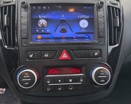 Серый Киа Сид, объемом двигателя 1.6 л и пробегом 250 тыс. км за 6500 $, фото 3 на Automoto.ua