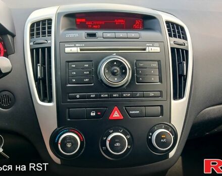 Серый Киа Сид, объемом двигателя 1.4 л и пробегом 205 тыс. км за 6200 $, фото 4 на Automoto.ua