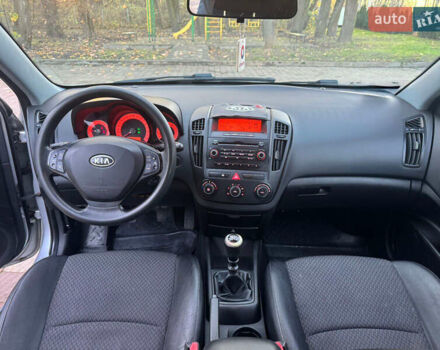 Серый Киа Сид, объемом двигателя 2.02 л и пробегом 297 тыс. км за 3650 $, фото 9 на Automoto.ua