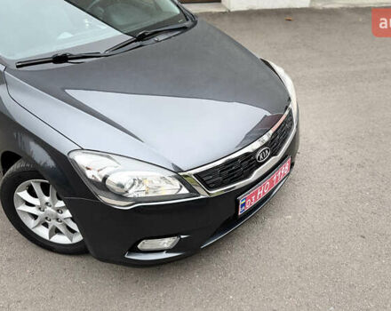 Серый Киа Сид, объемом двигателя 1.6 л и пробегом 263 тыс. км за 6750 $, фото 5 на Automoto.ua