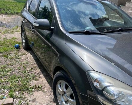 Серый Киа Сид, объемом двигателя 1.6 л и пробегом 263 тыс. км за 3200 $, фото 3 на Automoto.ua