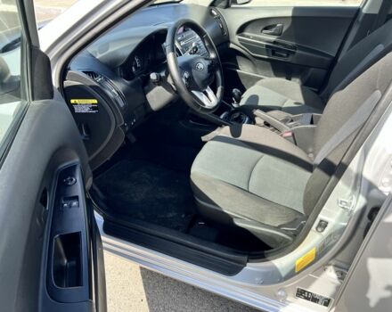 Серый Киа Сид, объемом двигателя 1.6 л и пробегом 202 тыс. км за 6700 $, фото 6 на Automoto.ua