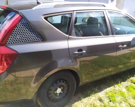 Серый Киа Сид, объемом двигателя 1.6 л и пробегом 246 тыс. км за 6500 $, фото 3 на Automoto.ua