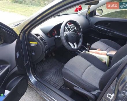 Сірий Кіа Сід, об'ємом двигуна 1.6 л та пробігом 210 тис. км за 6600 $, фото 4 на Automoto.ua
