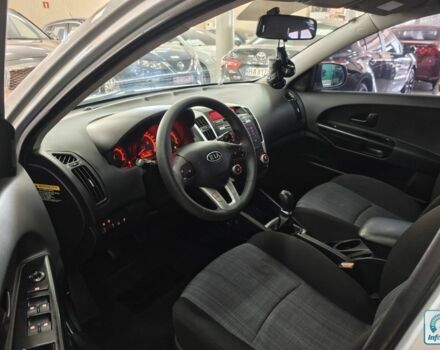 Серый Киа Сид, объемом двигателя 1.4 л и пробегом 183 тыс. км за 6700 $, фото 8 на Automoto.ua