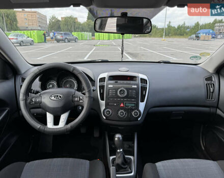 Серый Киа Сид, объемом двигателя 1.4 л и пробегом 210 тыс. км за 5900 $, фото 31 на Automoto.ua