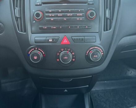 Серый Киа Сид, объемом двигателя 2 л и пробегом 297 тыс. км за 3750 $, фото 9 на Automoto.ua