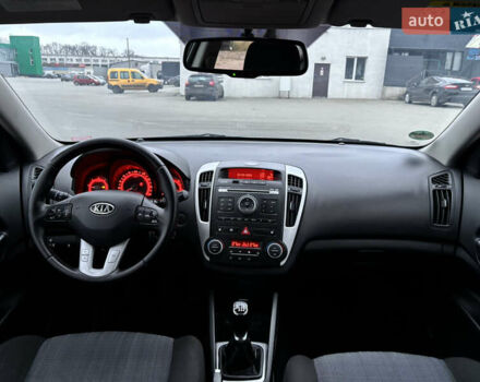 Серый Киа Сид, объемом двигателя 1.6 л и пробегом 187 тыс. км за 7200 $, фото 8 на Automoto.ua