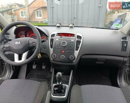 Серый Киа Сид, объемом двигателя 1.4 л и пробегом 187 тыс. км за 6500 $, фото 17 на Automoto.ua