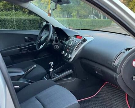 Сірий Кіа Сід, об'ємом двигуна 1.4 л та пробігом 298 тис. км за 6000 $, фото 9 на Automoto.ua
