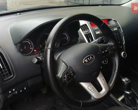 Серый Киа Сид, объемом двигателя 1.58 л и пробегом 260 тыс. км за 5800 $, фото 11 на Automoto.ua