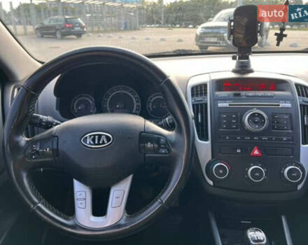 Сірий Кіа Сід, об'ємом двигуна 1.58 л та пробігом 198 тис. км за 6000 $, фото 12 на Automoto.ua