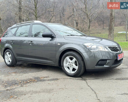 Серый Киа Сид, объемом двигателя 1.59 л и пробегом 187 тыс. км за 6700 $, фото 17 на Automoto.ua