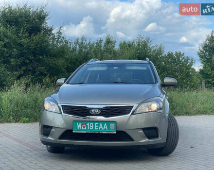 Серый Киа Сид, объемом двигателя 1.4 л и пробегом 213 тыс. км за 5000 $, фото 1 на Automoto.ua