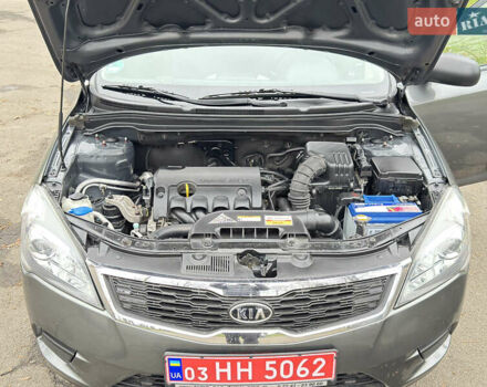 Серый Киа Сид, объемом двигателя 1.59 л и пробегом 187 тыс. км за 6700 $, фото 49 на Automoto.ua