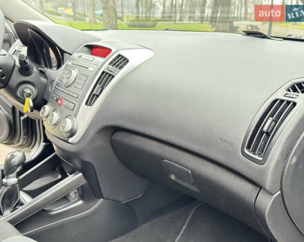 Серый Киа Сид, объемом двигателя 1.59 л и пробегом 187 тыс. км за 6700 $, фото 47 на Automoto.ua