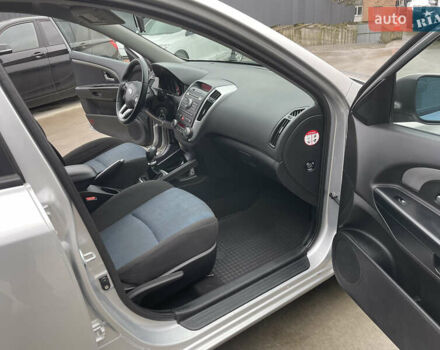 Серый Киа Сид, объемом двигателя 1.59 л и пробегом 207 тыс. км за 6700 $, фото 34 на Automoto.ua