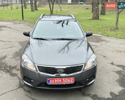 Серый Киа Сид, объемом двигателя 1.59 л и пробегом 187 тыс. км за 6700 $, фото 18 на Automoto.ua