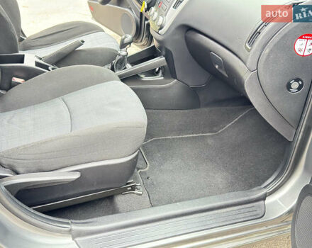 Серый Киа Сид, объемом двигателя 1.59 л и пробегом 187 тыс. км за 6700 $, фото 48 на Automoto.ua