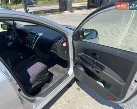 Сірий Кіа Сід, об'ємом двигуна 1.6 л та пробігом 264 тис. км за 6800 $, фото 4 на Automoto.ua