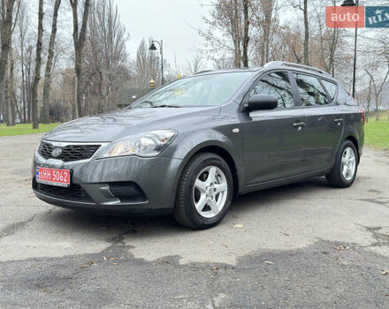 Серый Киа Сид, объемом двигателя 1.59 л и пробегом 187 тыс. км за 6700 $, фото 20 на Automoto.ua