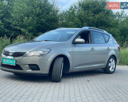 Серый Киа Сид, объемом двигателя 1.4 л и пробегом 213 тыс. км за 5000 $, фото 2 на Automoto.ua