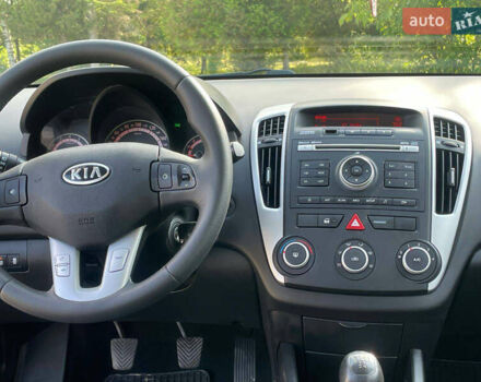 Серый Киа Сид, объемом двигателя 1.4 л и пробегом 213 тыс. км за 5000 $, фото 4 на Automoto.ua