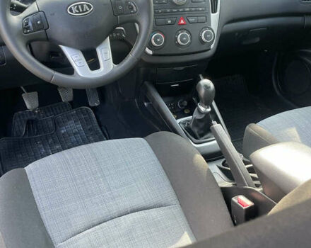 Серый Киа Сид, объемом двигателя 1.4 л и пробегом 213 тыс. км за 5000 $, фото 7 на Automoto.ua