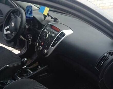 Серый Киа Сид, объемом двигателя 1.58 л и пробегом 248 тыс. км за 7600 $, фото 4 на Automoto.ua