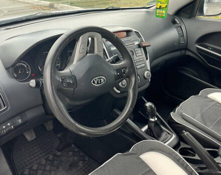 Серый Киа Сид, объемом двигателя 1.4 л и пробегом 220 тыс. км за 7000 $, фото 8 на Automoto.ua