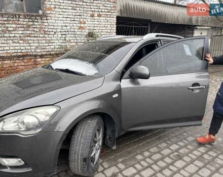 Серый Киа Сид, объемом двигателя 1.58 л и пробегом 300 тыс. км за 6000 $, фото 2 на Automoto.ua