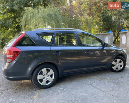 Серый Киа Сид, объемом двигателя 1.4 л и пробегом 181 тыс. км за 6500 $, фото 5 на Automoto.ua