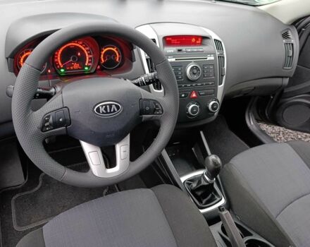 Сірий Кіа Сід, об'ємом двигуна 1.4 л та пробігом 187 тис. км за 6300 $, фото 7 на Automoto.ua