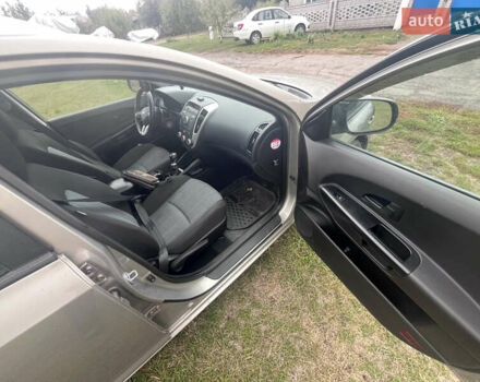 Серый Киа Сид, объемом двигателя 1.6 л и пробегом 238 тыс. км за 6800 $, фото 10 на Automoto.ua
