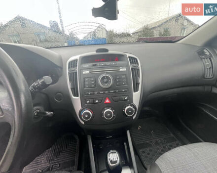Серый Киа Сид, объемом двигателя 1.6 л и пробегом 238 тыс. км за 6800 $, фото 19 на Automoto.ua