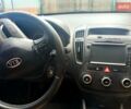 Сірий Кіа Сід, об'ємом двигуна 1.4 л та пробігом 200 тис. км за 7500 $, фото 4 на Automoto.ua