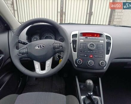 Серый Киа Сид, объемом двигателя 1.4 л и пробегом 187 тыс. км за 5999 $, фото 39 на Automoto.ua