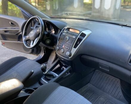 Серый Киа Сид, объемом двигателя 1.4 л и пробегом 181 тыс. км за 6500 $, фото 5 на Automoto.ua