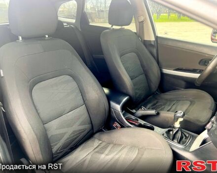 Серый Киа Сид, объемом двигателя 1.6 л и пробегом 250 тыс. км за 7500 $, фото 7 на Automoto.ua