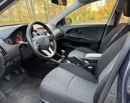 Серый Киа Сид, объемом двигателя 1.4 л и пробегом 190 тыс. км за 6500 $, фото 9 на Automoto.ua