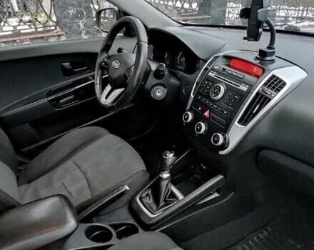 Серый Киа Сид, объемом двигателя 1.58 л и пробегом 269 тыс. км за 6500 $, фото 15 на Automoto.ua