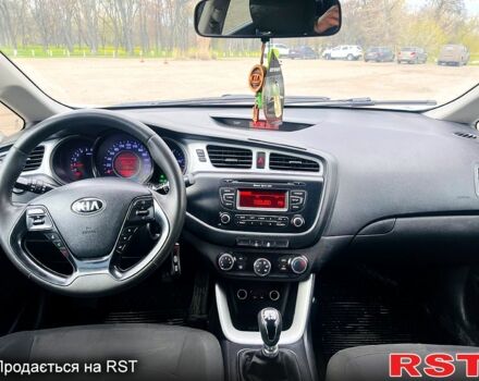 Серый Киа Сид, объемом двигателя 1.6 л и пробегом 250 тыс. км за 7500 $, фото 6 на Automoto.ua