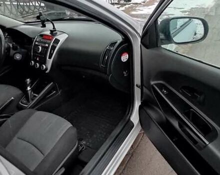 Серый Киа Сид, объемом двигателя 1.58 л и пробегом 269 тыс. км за 6500 $, фото 17 на Automoto.ua