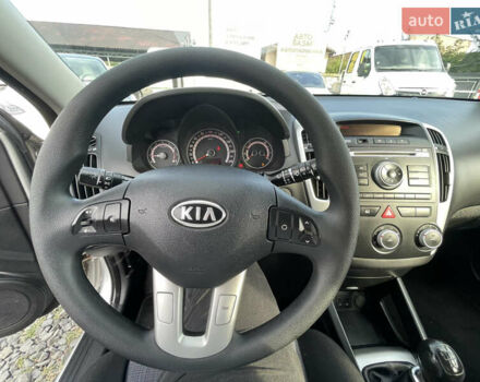Сірий Кіа Сід, об'ємом двигуна 0 л та пробігом 218 тис. км за 5500 $, фото 9 на Automoto.ua
