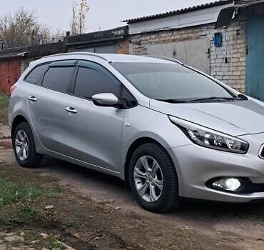 Серый Киа Сид, объемом двигателя 1.58 л и пробегом 128 тыс. км за 10000 $, фото 4 на Automoto.ua