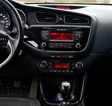 Серый Киа Сид, объемом двигателя 1.58 л и пробегом 128 тыс. км за 10000 $, фото 10 на Automoto.ua