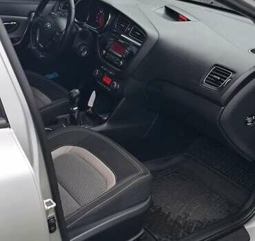 Серый Киа Сид, объемом двигателя 1.58 л и пробегом 128 тыс. км за 10000 $, фото 15 на Automoto.ua