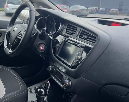 Сірий Кіа Сід, об'ємом двигуна 1.6 л та пробігом 183 тис. км за 11000 $, фото 44 на Automoto.ua