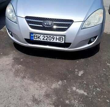 Серый Киа Сид, объемом двигателя 1.6 л и пробегом 310 тыс. км за 4500 $, фото 1 на Automoto.ua